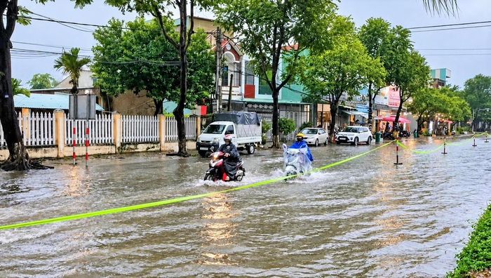Mưa lớn gây ngập tại Đà Nẵng. Ảnh: NT.