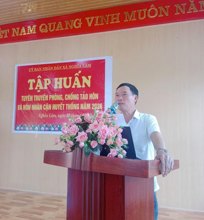 Ông Lê Trung Kiên, Trưởng phòng Văn hoá – xã hội xã Nghĩa Lâm phát biểu tại hội nghị tập huấn.