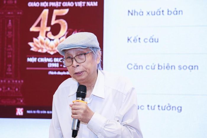 PGS.TS Nguyễn Hồng Dương, nguyên Viện trưởng Viện Nghiên cứu Tôn giáo thuộc Viện Hàn lâm Khoa học xã hội Việt Nam, chia sẻ về cuốn sách “Ban Văn hóa Trung ương Giáo hội Phật giáo Việt Nam: 45 năm một chặng đường phát triển (1981-2026)”. Ảnh: Quang Vinh.