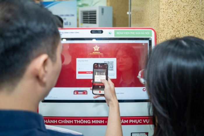 Kiosk dịch vụ công được bố trí tại nhiều địa điểm ở Hà Nội để phục vụ người dân. Ảnh: ttpvhcc.hanoi.gov.vn.