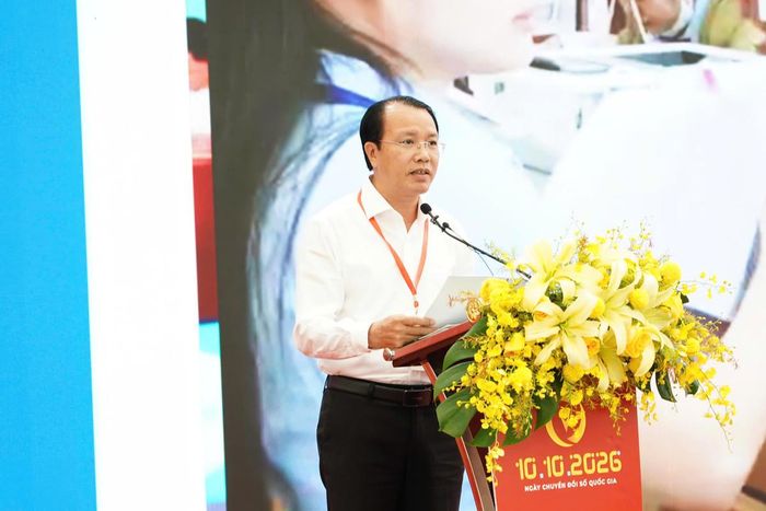 Ông Ngô Hồng Khang, Chủ tịch UBND phường Bình Phước (thành phố Đồng Nai), chia sẻ kinh nghiệm chuyển đổi số, hướng tới hình thành công dân số và xây dựng xã hội số.