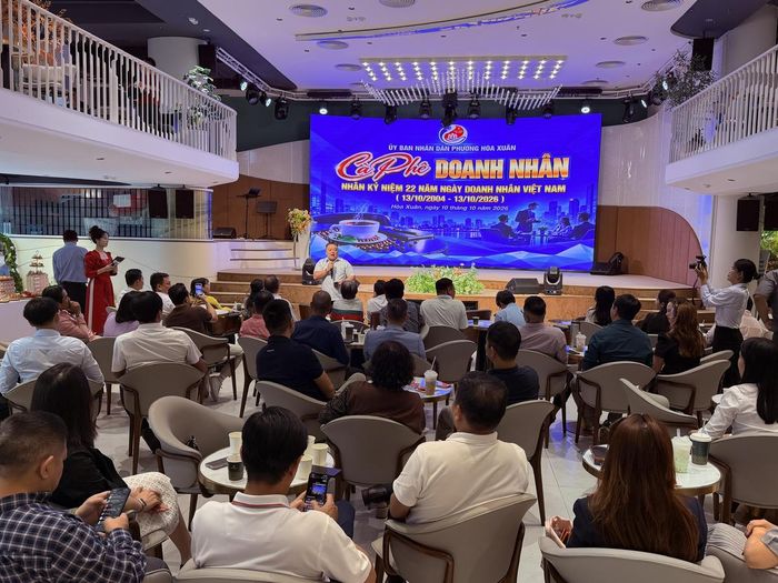 Ông Huỳnh Thanh Quang, Tổng Giám đốc Công ty Kiến trúc Xây dựng Nội thất Quang Army, Chủ tịch Hội Doanh nghiệp Hòa Xuân nêu kiến nghị. Ảnh: Nguyễn Tú.