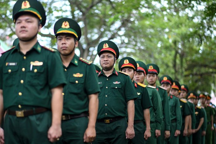  Buổi lễ sơ duyệt diễn ra trang trọng. Các lực lượng thực hiện nghi thức dâng hương, chào cờ, thực hiện điều lệnh; đồng thời rà soát đội hình, vị trí và sự phối hợp giữa các bộ phận để chuẩn bị cho buổi lễ. 