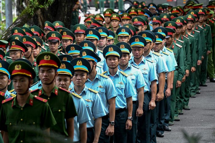  Buổi lễ dự kiến có khoảng 1.000 đại biểu, cán bộ, chiến sĩ, cơ quan, ban ngành, bao gồm 200 đại biểu là đại diện các cơ quan, đơn vị, nhân chứng và Tổng Lãnh sự quán Hoa Kỳ, Australia tại TP.HCM. Khoảng 200 đoàn viên, thanh niên từ Ủy ban Mặt trận Tổ quốc Việt Nam TP.HCM; 100 cán bộ, chiến sĩ từ Sư đoàn 370, Quân chủng Phòng không - Không quân; 50 đại diện cơ quan Mặt trận Tổ quốc phường, xã; 50 người đại diện chức sắc tôn giáo, dân tộc; 50 hội viên Hội Cựu chiến binh; 50 đoàn viên Công đoàn; 50 hội viên Hội Nông dân; 50 hội viên Hội Liên hiệp Phụ nữ; 200 đoàn viên, thanh niên thành phố được huy động hỗ trợ công tác tổ chức và tham dự. 