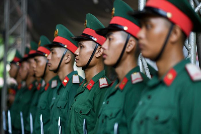  Các lực lượng chức năng được phân công bảo đảm an ninh trật tự, điều tiết giao thông và phòng cháy, chữa cháy tại khu vực diễn ra buổi lễ. Tổ y tế lưu động chuẩn bị nhân lực, thuốc thiết yếu để sẵn sàng chăm sóc sức khỏe đại biểu. Công tác hậu cần gồm chuẩn bị vật phẩm phục vụ nghi thức tưởng niệm và bố trí khu vực đỗ ôtô, giữ xe máy miễn phí. 