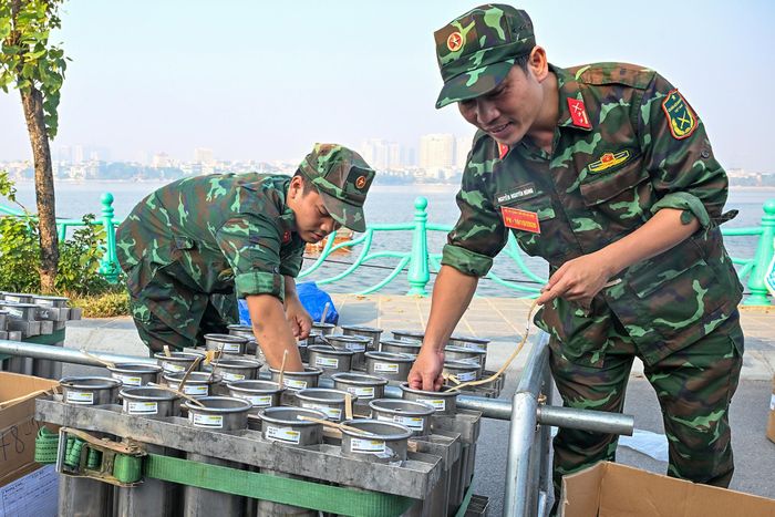  Điểm nhấn của chương trình năm nay là sự kết hợp giữa pháo hoa nổ tầm cao, tầm thấp và 1.250 giàn hỏa thuật tại hồ Hoàn Kiếm và hồ Tây với tổng số gần 7.000 đơn vị pháo hoa và giàn hỏa thuật các loại cho cả ba trận địa, chương trình được kỳ vọng mang đến màn trình diễn đặc sắc, tạo dấu ấn trong ngày hội lớn của Thủ đô. 