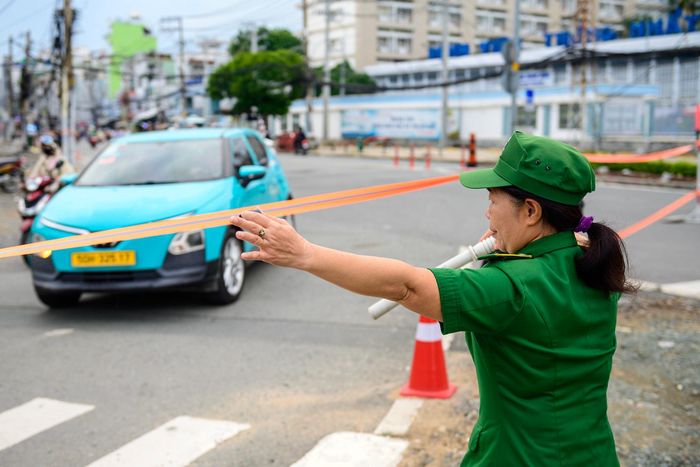  Đối với phương tiện từ đường Cách Mạng Tháng Tám đến ngã tư Bảy Hiền, hướng lưu thông được quy định bắt buộc rẽ phải vào đường Hoàng Văn Thụ. Xe từ hướng này không được đi thẳng vào Trường Chinh hoặc rẽ trái vào Lý Thường Kiệt. 