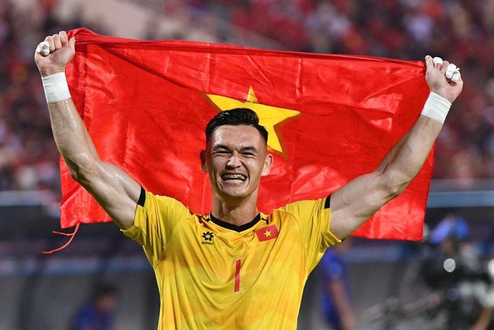 Lê Giang Patrik ăn mừng tuyển Việt Nam vô địch ASEAN Cup. Đây là giải đấu đầu tiên của anh cùng các "Chiến binh sao vàng". Ảnh: Đinh Hà.