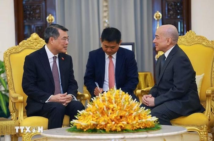  Nhân dịp Lễ Pchum Ben, Thủ tướng Lê Minh Hưng gửi lời chúc mừng tới lãnh đạo và nhân dân đất nước Chùa Tháp; tin tưởng dưới sự trị vì của Quốc vương Norodom Sihamoni, sự lãnh đạo của Thượng viện, Quốc hội và Chính phủ do Thủ tướng Hun Manet đứng đầu, Vương quốc Campuchia tiếp tục đạt được những thành tựu quan trọng, thực hiện thắng lợi "Chiến lược Ngũ giác" giai đoạn 1, xây dựng đất nước phát triển phồn vinh. 