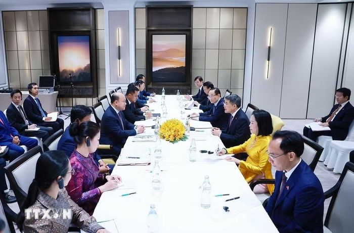  Tại buổi tiếp, Thủ tướng Lê Minh Hưng bày tỏ vui mừng về mối quan hệ láng giềng Việt Nam - Campuchia ngày càng phát triển tốt đẹp, trong đó các thế hệ thanh niên hai nước luôn là lực lượng quan trọng góp phần vun đắp tình đoàn kết hữu nghị và gắn bó giữa hai dân tộc. Thủ tướng đánh giá cao vai trò của Hội Liên hiệp Thanh niên Campuchia do Phó Thủ tướng Hun Many làm Chủ tịch, đã và đang tập hợp được đông đảo lực lượng thanh niên Campuchia trên cả nước, tạo thành sức mạnh đại đoàn kết dân tộc, góp phần xây dựng và phát triển đất nước Campuchia. 