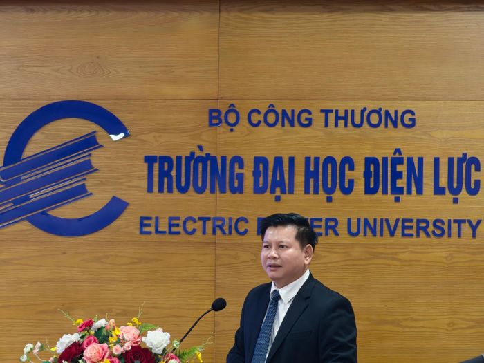  PGS.TS Đinh Văn Châu, Hiệu trưởng Trường Đại học Điện lực. Ảnh: Minh Khôi. 