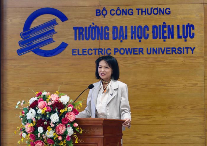  Bà Erin Pham Steinhauer, Trưởng đại diện Quỹ châu Á tại Việt Nam, đơn vị tài trợ trung tâm. Ảnh: Minh Khôi. 
