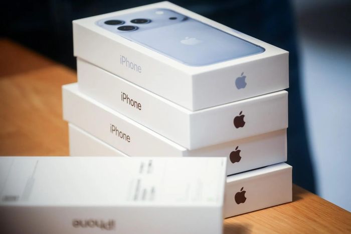 iPhone 18 Pro và iPhone 18 Pro Max chưa đạt kỳ vọng về doanh thu trong tháng đầu tiên. Ảnh: Bloomberg.