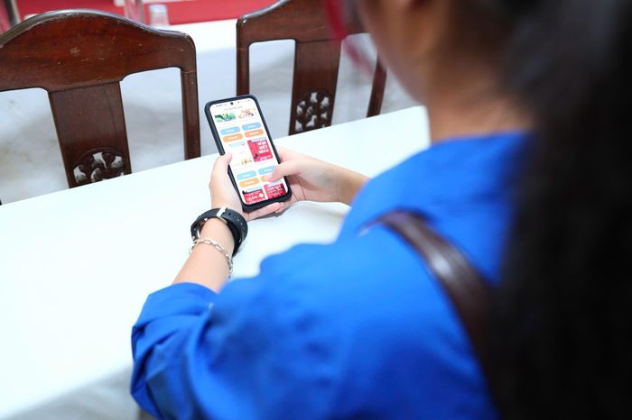 Đoàn viên truy cập và trải nghiệm thư viện số. Ảnh: BTC.