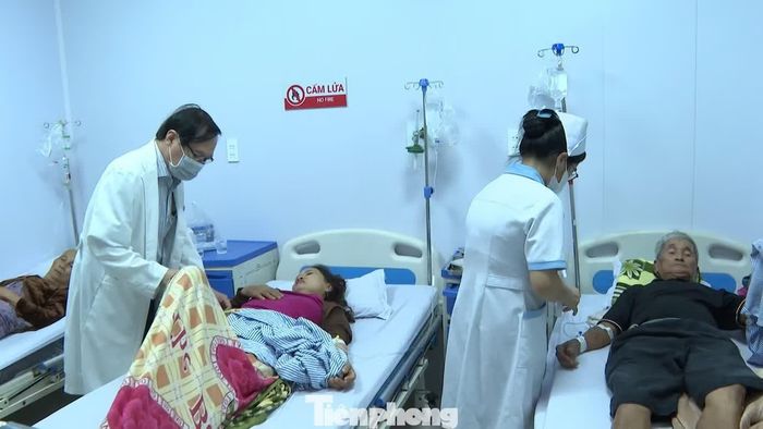  Các bệnh nhân nhập viện đều có điểm chung là đau bụng, nôn ói, tiêu chảy, mất nước.