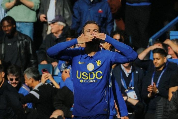 Henderson giúp Chelsea có chiến thắng rất đậm.