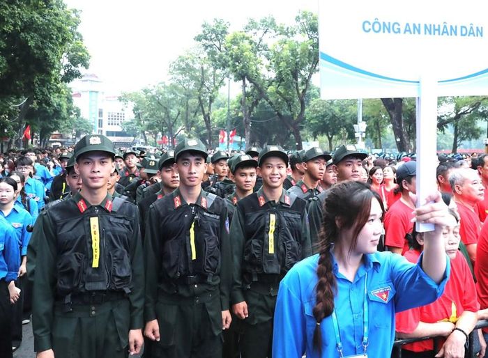 Các lực lượng tham gia sự kiện đã có mặt từ sớm để tham gia sự kiện