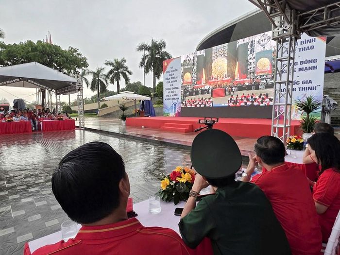 Chương trình được kết nối, tiếp sóng trực tiếp với điểm cầu Hà Nội
