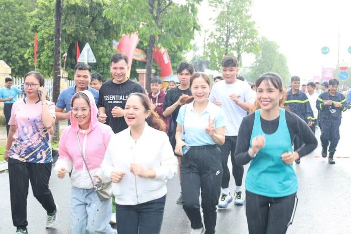 Người dân cùng hưởng ứng thông điệp lựa chọn môn thể thao phù hợp để tập luyện thường xuyên