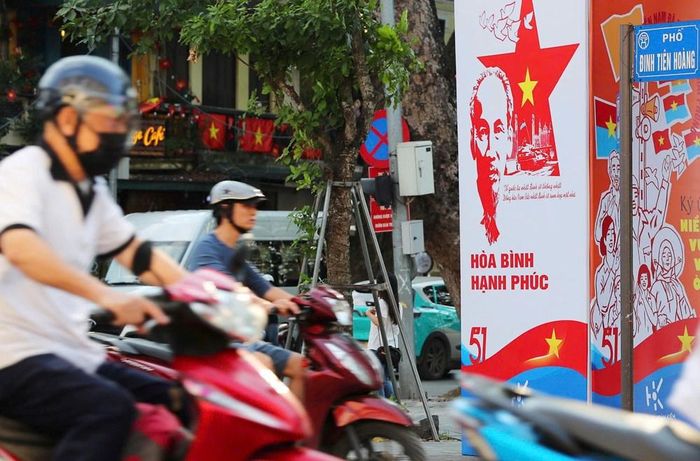 Hà Nội- nơi ký ức lịch sử hòa cùng nhịp sống hiện đại, tiếp nối những giá trị làm nên sức sống của Thủ đô. Ảnh: Trần Huấn