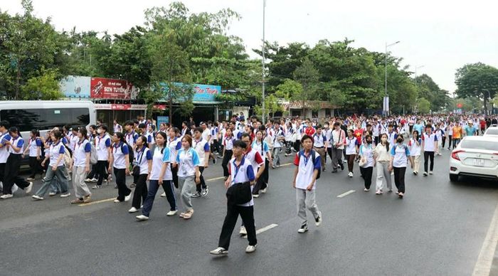 Đông đảo sinh viên các trường đại học trên địa bàn Cần Thơ tham gia lễ phát động