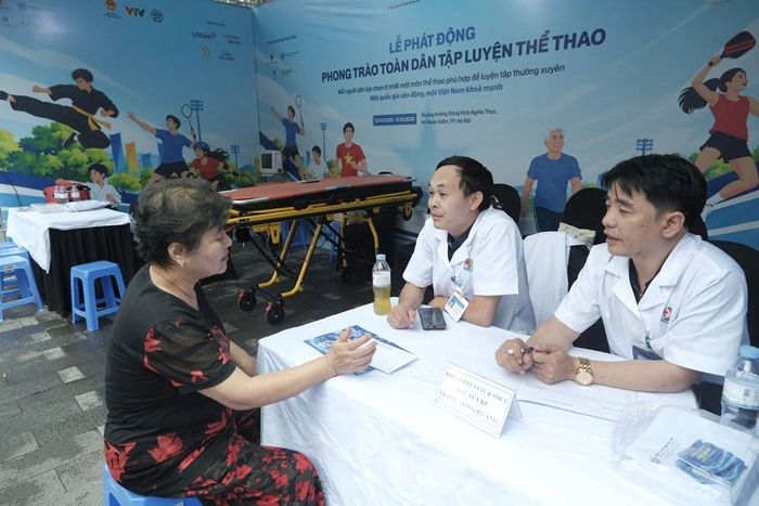 Khu vực tư vấn, kiểm tra sức khỏe cơ bản; hướng dẫn phương pháp tập luyện