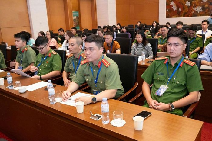 Các đại biểu dự Hội thảo