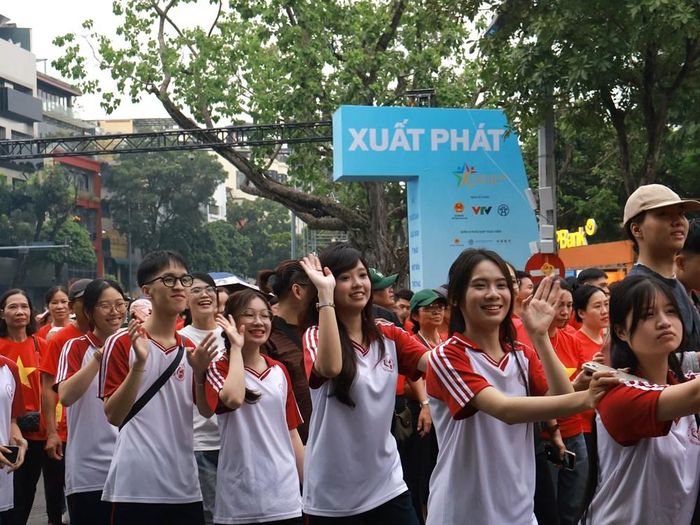 Các bạn sinh viên nô nức tham gia sự kiện