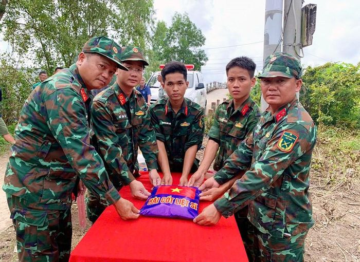Sau ba ngày tìm kiếm, lực lượng làm nhiệm vụ đã phát hiện, quy tập thêm 3 bộ hài cốt liệt sĩ tại khu vực Nghĩa trang tạm Cầu Chữ Y