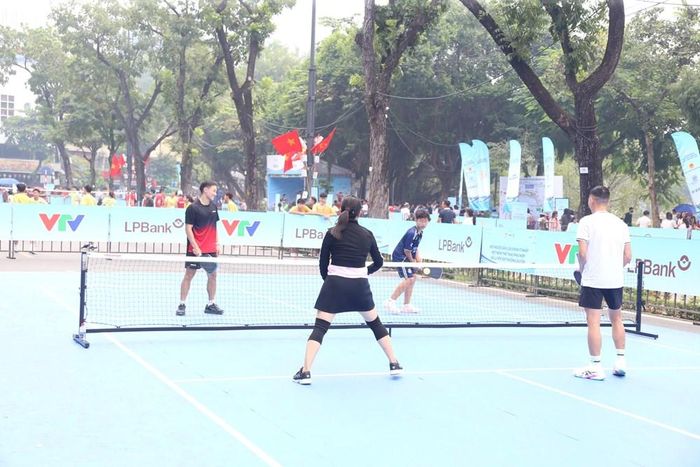 Trận giao lưu pickleball diễn ra sôi nổi