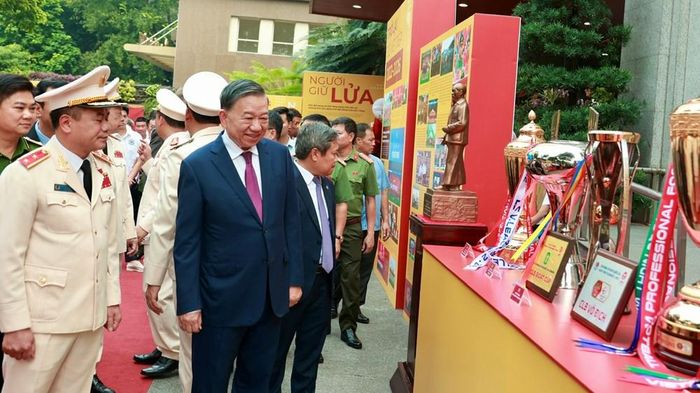 Tổng Bí thư, Chủ tịch nước tham quan triển lãm