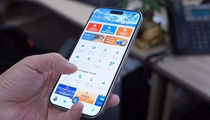 Ứng dụng Huế-S nền tảng kết nối hệ sinh thái xã hội số thành phố Huế được sử dụng phổ biến. Ảnh: Văn Dũng-TTXVN