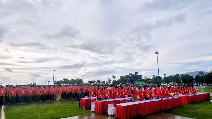 Lãnh đạo Tỉnh ủy, Ủy ban nhân dân tỉnh Gia Lai cùng đại biểu các sở, ban, ngành tham dự Lễ phát động trực tuyến. (Ảnh: LƯƠNG TÙNG)