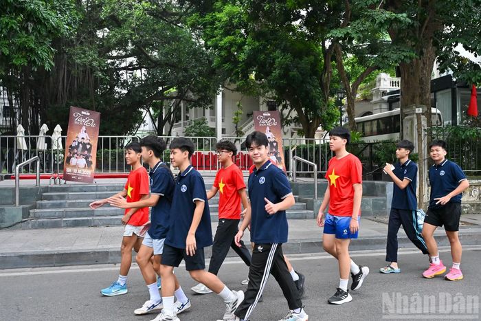 Từ những bước chạy quanh hồ, những lần thử sức với một môn thể thao mới đến một cam kết tập luyện đều góp phần lan tỏa tinh thần vận động, từng bước đưa thể dục thể thao trở thành một phần thường xuyên trong đời sống của mỗi người dân.