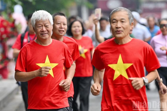 Lễ phát động có sự tham gia của đông đảo các tầng lớp nhân dân Thủ đô Hà Nội.