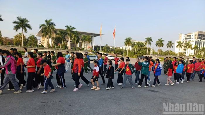  Đông đảo người dân tham gia, hưởng ứng phong trào mỗi người chọn một môn thể thao để tập luyện. (Ảnh: MINH TUẤN)﻿ 