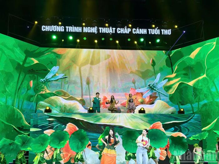 Chương 2 - “Vườn rừng diệu kỳ” mở ra thế giới thiên nhiên đầy sắc màu: máy bay giấy hóa thành con thuyền, dải ngân hà thành dòng sông dẫn đến khu rừng của hoa lá, côn trùng và muông thú. Âm nhạc kết hợp xiếc, rối, mascot, vũ đạo và tương tác trực tiếp để các em cùng vận động, vui chơi, khám phá.