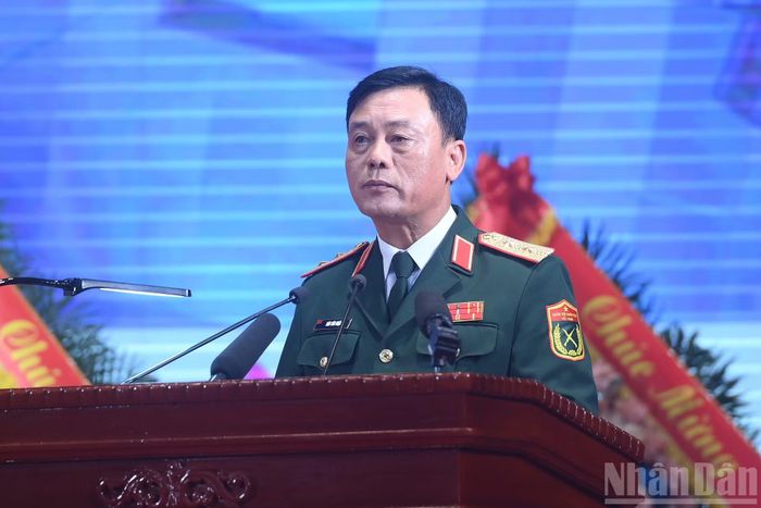 Đồng chí Trung tướng Đào Văn Nhận, Tư lệnh Bộ Tư lệnh Thủ đô Hà Nội phát biểu tại lễ kỷ niệm.