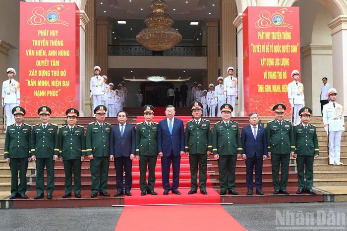 Tổng Bí thư, Chủ tịch nước Tô Lâm với lãnh đạo thành phố Hà Nội và các đại biểu.
