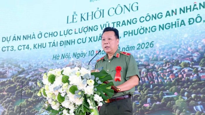 Thiếu tướng Hà Văn Tuyên, Cục trưởng Cục Quản lý xây dựng và doanh trại (Bộ Công an) phát biểu tại sự kiện. (Ảnh: KIÊN PHẠM)