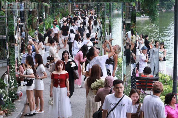 Không chỉ tạo điểm nhấn cảnh quan, “Dải lụa ký ức” còn góp phần lan tỏa những giá trị văn hóa, lịch sử của Thủ đô, kết nối ký ức quá khứ với nhịp sống Hà Nội hôm nay. Công trình đón khách từ ngày 8/10 đến 2/12/2026. Sau thời gian trưng bày, các hạng mục lắp ghép sẽ được tháo dỡ, hoàn trả nguyên trạng khu vực.