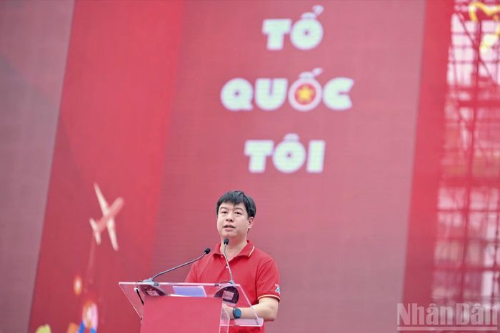  Theo Phó Chủ tịch Thường trực Hội Liên hiệp thanh niên Việt Nam﻿ Lê Hải Long, Hành trình "Tôi yêu Tổ quốc tôi" năm 2026 có chủ đề "Tự hào truyền thống 70 năm Hội Liên hiệp thanh niên Việt Nam", được chia thành 7 chặng, tượng trưng cho 7 thập niên xây dựng, phát triển của Hội. Hành trình đã để lại dấu ấn đặc biệt với hàng chục nghìn công trình, phần việc, thu hút hàng chục triệu lượt hội viên, thanh niên tham gia, đạt hơn 1,3 tỷ lượt tiếp cận trên không gian số. (Ảnh: LINH PHAN) 