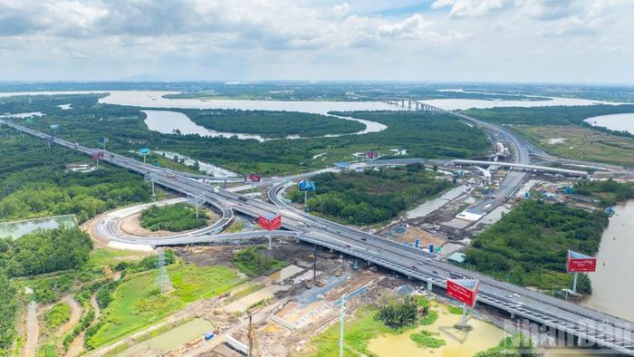 Khu vực cầu Nhơn Trạch và nút giao cao tốc Thành phố Hồ Chí Minh-Long Thành. Cầu Nhơn Trạch có ý nghĩa rất quan trọng khi kết nối với các tuyến Đường 25B, 25C qua tuyến Vành đai 3-Thành phố Hồ Chí Minh để nối sân bay Long Thành.