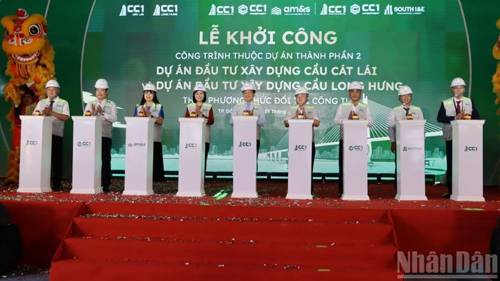 Ngày 30/9 vừa qua thành phố Đồng Nai đã khởi công xây dựng cầu Cát Lái và cầu Long Hưng. Đây là hai cây cầu bắc qua sông Đồng Nai có tổng mức đầu tư gần 37.000 tỷ đồng nối thành phố Đồng Nai với Thành phố Hồ Chí Minh.