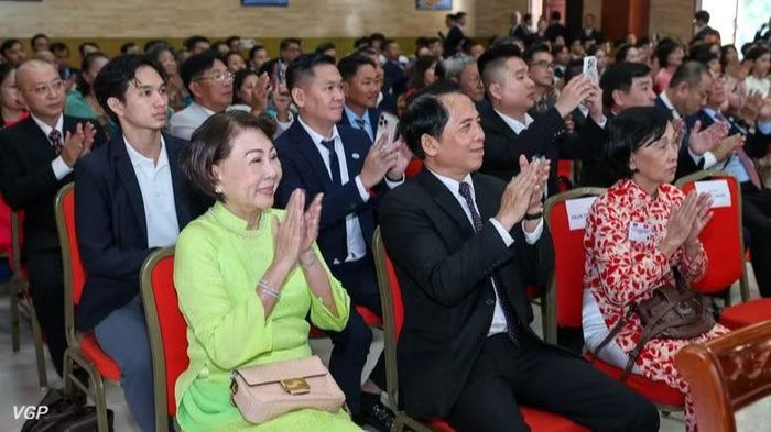 Bà con cộng đồng người Việt Nam tại Campuchia tham dự cuộc gặp gỡ. (Ảnh: VGP/Nhật Bắc)