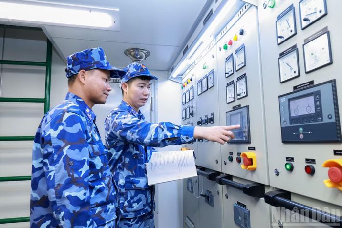 Tranh thủ giờ nghỉ, trao đổi và thực hành xử trí các tình huống.