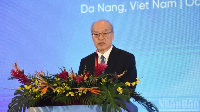 Đồng chí Trương Quân, Ủy viên Ban Chấp hành Trung ương Đảng Cộng sản Trung Quốc, Đại Thẩm phán thứ nhất, Chánh án Tòa án nhân dân tối cao Trung Quốc phát biểu tại diễn đàn. (Ảnh: ANH ĐÀO)