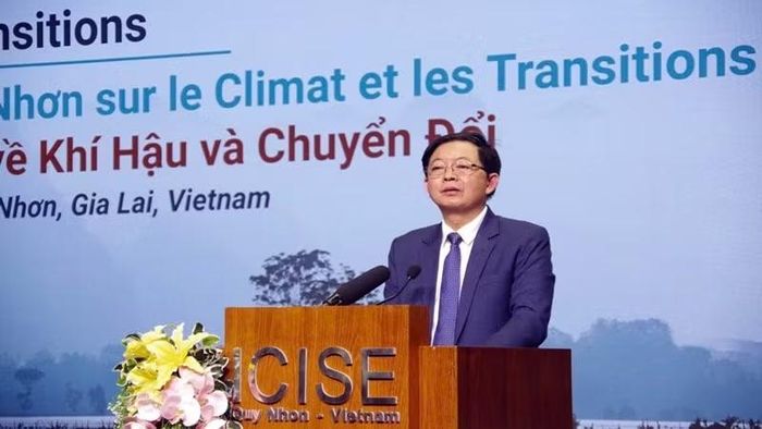 Phó Thủ tướng Hồ Quốc Dũng phát biểu tại hội thảo. (Ảnh: LƯƠNG TÙNG)