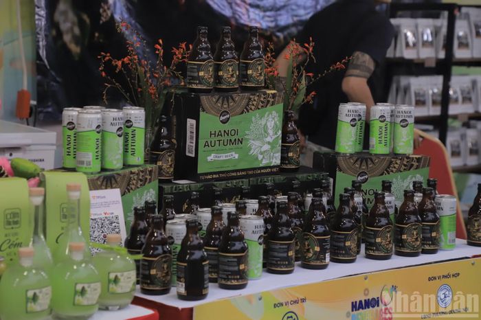 Mùa lễ hội năm nay quy tụ 60 doanh nghiệp với 70 gian hàng, được chia thành bốn không gian chuyên đề: Bia-rượu, trà, cà-phê và nước trái cây. (Ảnh: HƯNG LÊ)