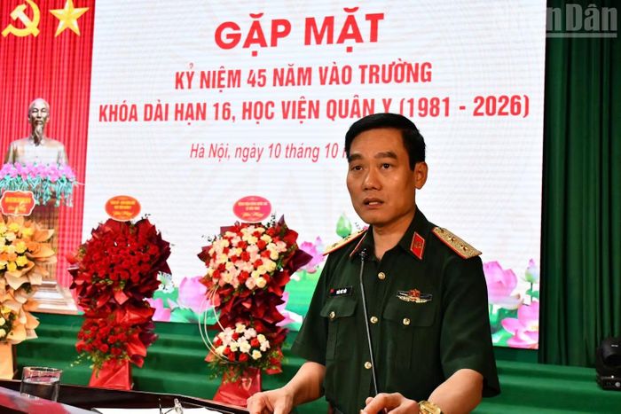Trung tướng, Giáo sư, Tiến sĩ Trần Viết Tiến, Giám đốc Học viện Quân y phát biểu tại buổi gặp mặt.